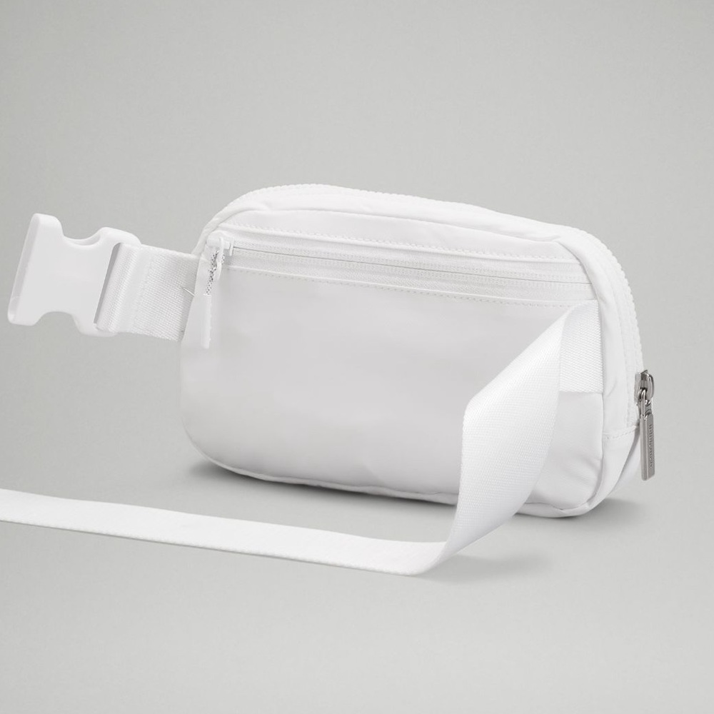 Lululemon everywhere belt bag 1L white NWT - Picture 4 of 5